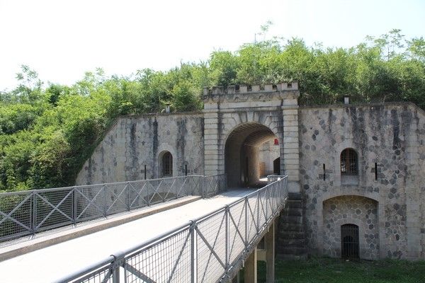 83-EXPLOREZ-LE-FORT-Pavillon-dentree---3---Copier