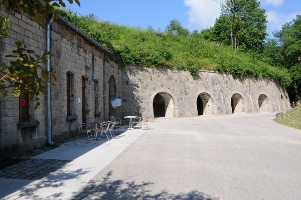 85-EXPLOREZ-LE-FORT-Galeries-semi-couvertes-et-ecuries---4---Copier